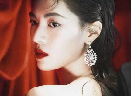 5位意想不到的“后天美女”，表情内敛又理性，美得没有痕迹