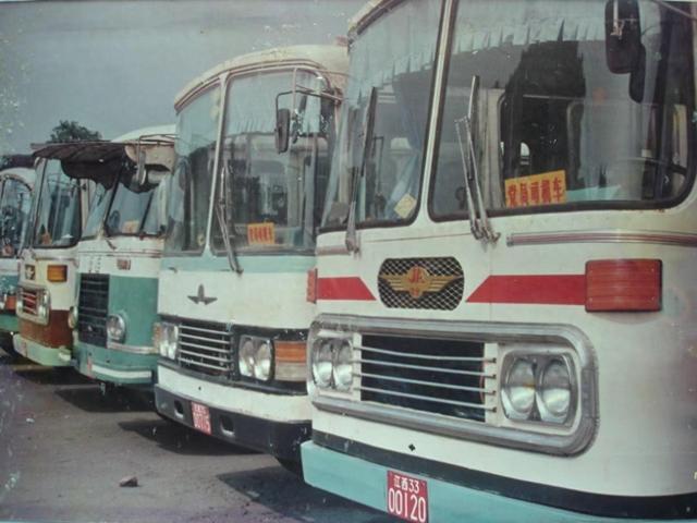 96年中学校长给我介绍对象，晚上我俩看电影，黑灯瞎火拉错姑娘手