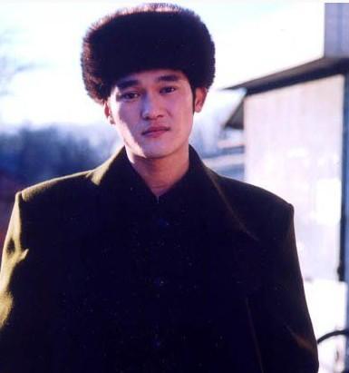 《血色浪漫》中的百种人生，利用规则的黎援朝，破坏规则的小混蛋