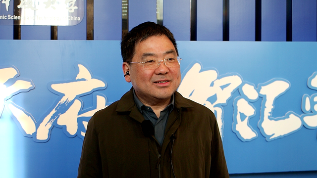 这场恳谈会上 成电校友携手成都共谋发展之路