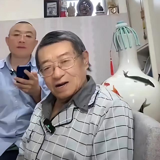 德云系自媒体连线相声前辈，为何频频被打脸，饭圈不懂相声