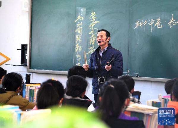 “借眼”备课27年