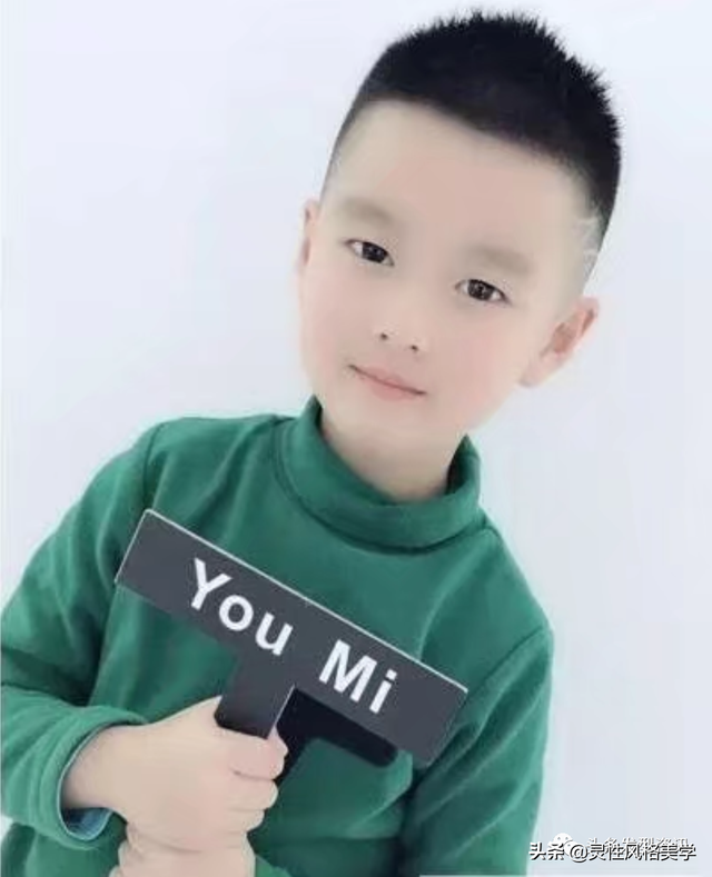六一快到了，精选小男孩发型20多款送给你，越看越帅气