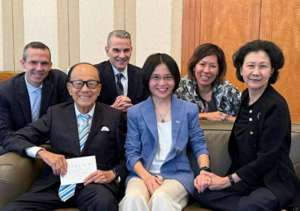 明月楼李嘉诚(相伴30余年，李嘉诚仍不敢将周凯旋娶进门，背后原因没有那么简单)