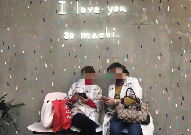 今晚，周董太闪耀！一首《简单爱》响起，情侣原地接吻！杭州人的情怀太值钱