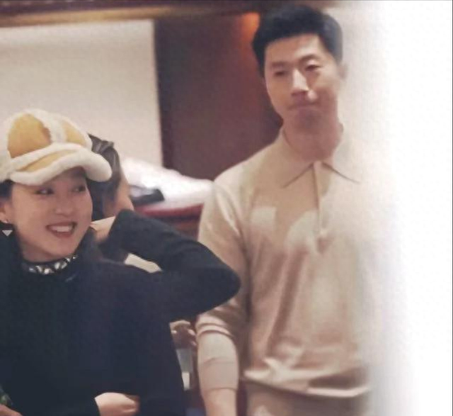 马龙终于高调了一回,带老婆夏露大方在米兰探店