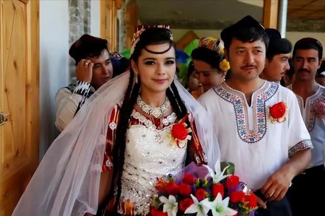 女明星们的“性丑闻”：大尺度不雅照曝光，不图钱只要刺激？