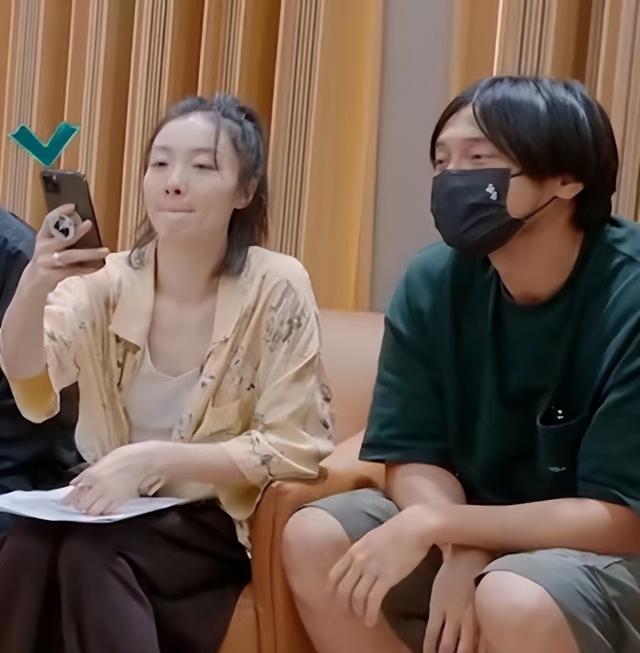 齐溪王传君认爱后首度同框！男方低调现身浪姐3，甜蜜陪伴好恩爱