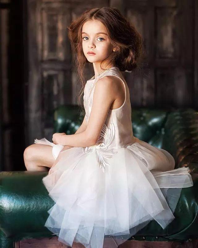 俄罗斯最炽手可热的小童模“米兰”长大了,唯美的洛丽塔就是她本人啦!