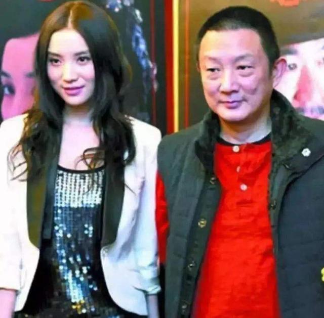 42岁仍未婚的小宋佳，综艺败坏路人缘，与名导张黎的感情成黑历史