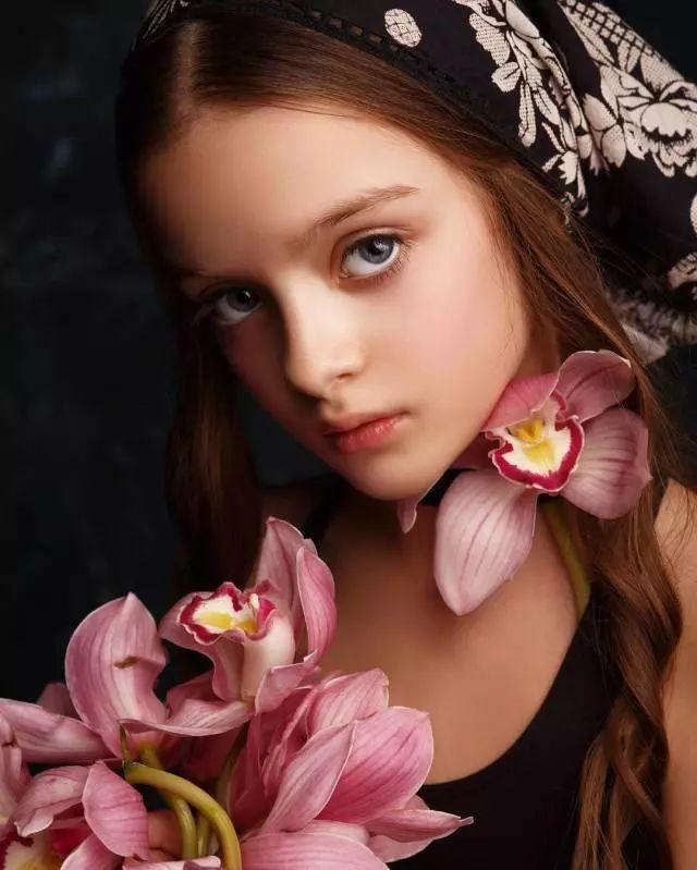 俄罗斯最炽手可热的小童模“米兰”长大了,唯美的洛丽塔就是她本人啦!