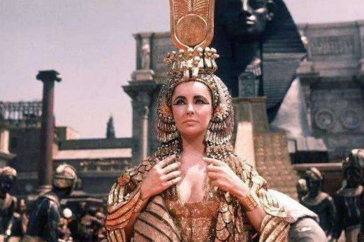 古埃及的悲剧女王:从奴隶上位执政80天,死后被丢进臭水沟喂野狗