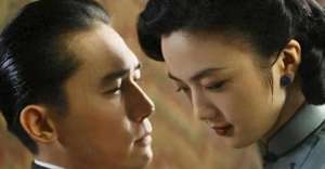 明星黄色片(三位拍过色情片”而红的女明星，巩俐心甘情愿，她却假戏真做)