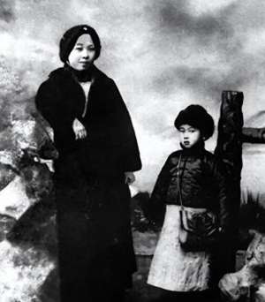 母凭子贵(她普通无名，为国家生一栋梁，章显了“母凭子贵”，被历史铭记)