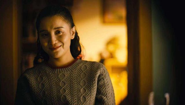 42岁仍未婚的小宋佳，综艺败坏路人缘，与名导张黎的感情成黑历史