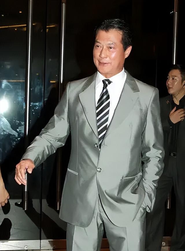 邓光荣：与霍英东平起平坐，和向华强硬刚，却在王家卫身上栽跟头