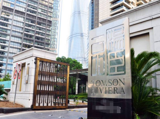 父亲浦东第一地主，母亲是影后，继承上海133套房，21岁身家百亿