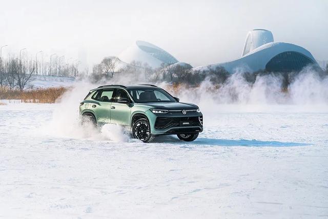 2.0T动力，带四驱，智能体验更强，试驾一汽-大众全新探岳L