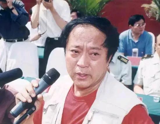 牛群终于坦白真相！说出不再与冯巩合作的原因，每到春晚必出事