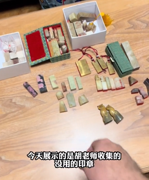 铁兜和胡老师：靠“谎报”价格吸粉500万，真实身份曝光不简单？