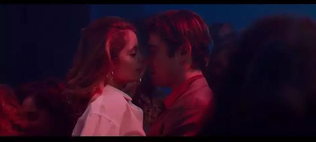 110分钟全程屏息，这是我看过最「骚」的黑帮片