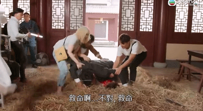 荒诞剧团：演员拍激情戏“假戏真做​”，这剧戳破了娱乐圈潜规则