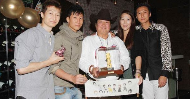 男人味十足！洪金宝42岁小儿子罕见晒照，外型壮硕兼一身小麦肤色