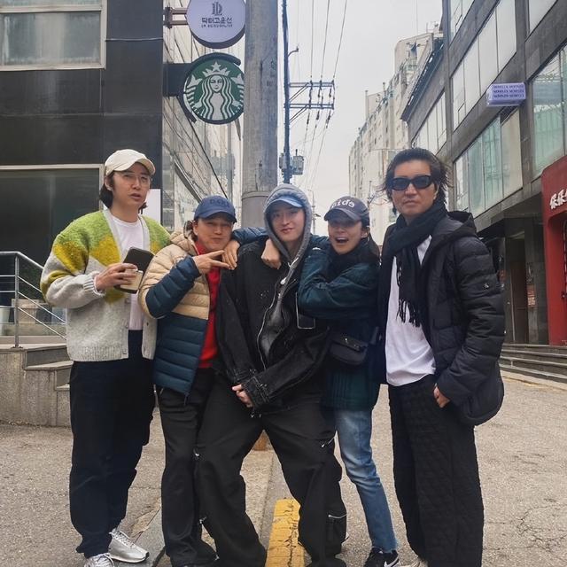 韩国知名女星透露，与李钟硕每年都聚会，坦言若不联系就删除号码