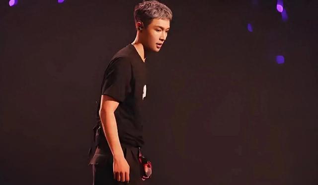 当张艺兴、吴世勋现身朴灿烈演唱会