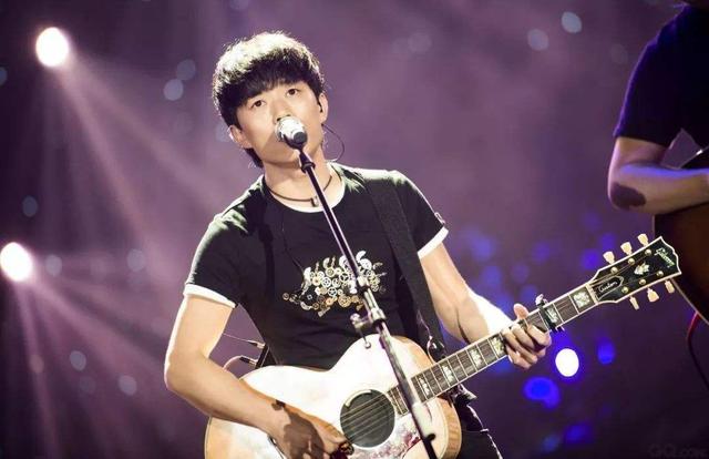 杨千嬅《处处吻》火得一塌糊涂，歌迷很不舒服：珍藏的宝贝被毁了