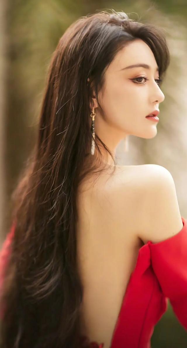 张馨予一个月胖了9斤！昔日她是身材火辣性感女神