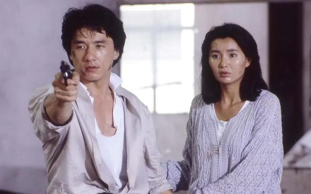 破防了！成龙近照断崖式衰老，头发花白老态龙钟，网友：接受不了