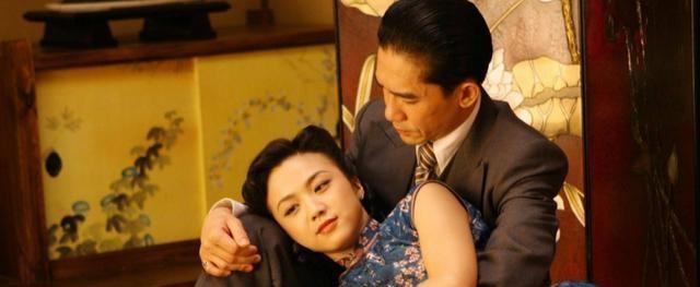 三位拍过色情片”而红的女明星，巩俐心甘情愿，她却假戏真做