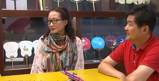 49岁大姐相亲惊现床友!床上竟然藏男人,真的只是租床位吗?