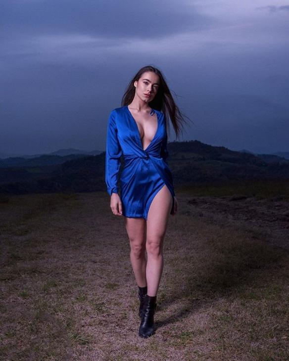 蜜瓜美臀+“胸”猛欧派!意大利辣妹Eleonora性感私照