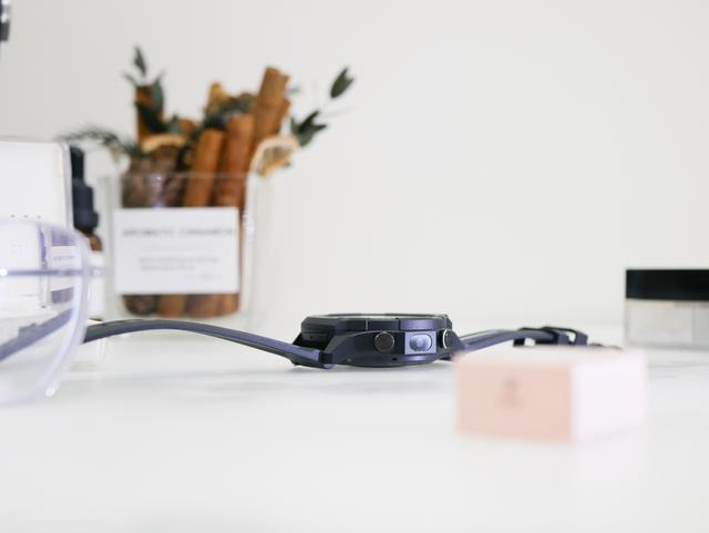 双摄像头可拍照，64GB+触摸屏的手表你见过吗？Jeep黑骑士评测