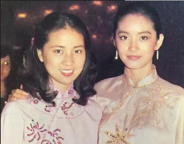 成龙的一双儿女：一个自甘堕落一个放飞自我，终是年少风流惹的祸