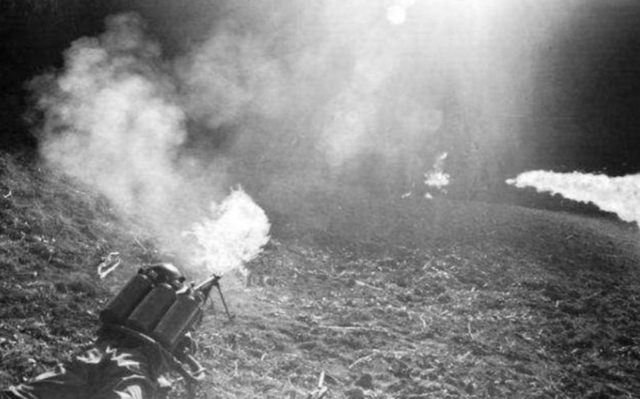 对越反击战喷火兵最高战绩：把170多名越军埋葬在山洞里