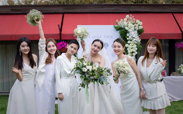 又一女星婚礼现场曝光！奢华浪漫群星云集，与老公郎才女貌好般配