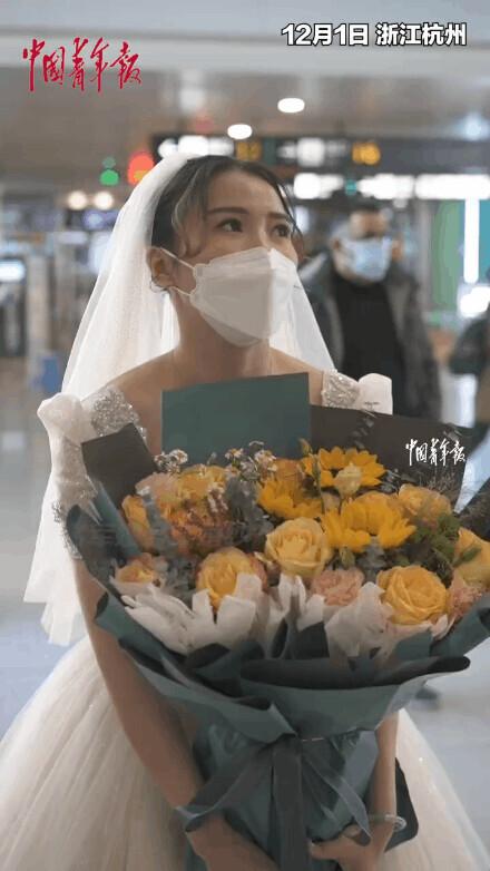 从玩泥巴到穿婚纱的爱情!网友:原来看别人幸福也能感动到哭