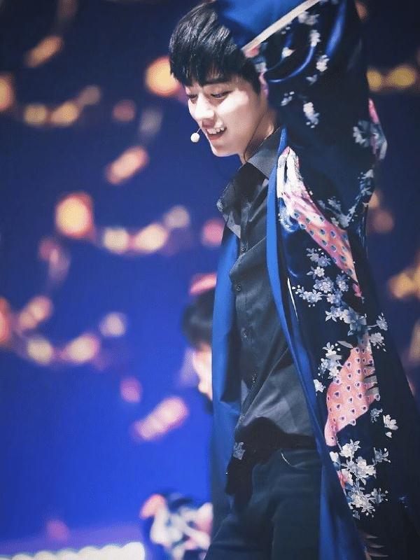 肖战到底有多瘦?当他和85斤的宋祖儿站一起时,这小细腰我酸了