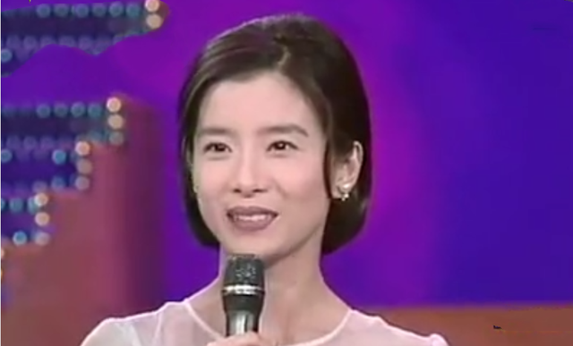 还记得“哑巴新娘”岳翎吗？隐退18年，如今55岁的她怎样了？