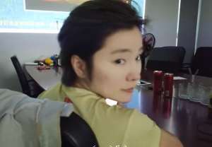 许飞(36岁“超女”许飞被质疑整容，本人近照变化大，下巴尖了鼻梁挺了)