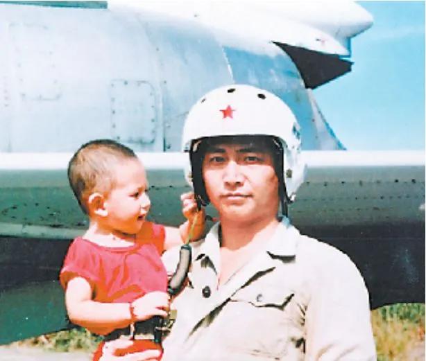 烈士王伟的孩子成海军军官,刚从北大硕士毕业