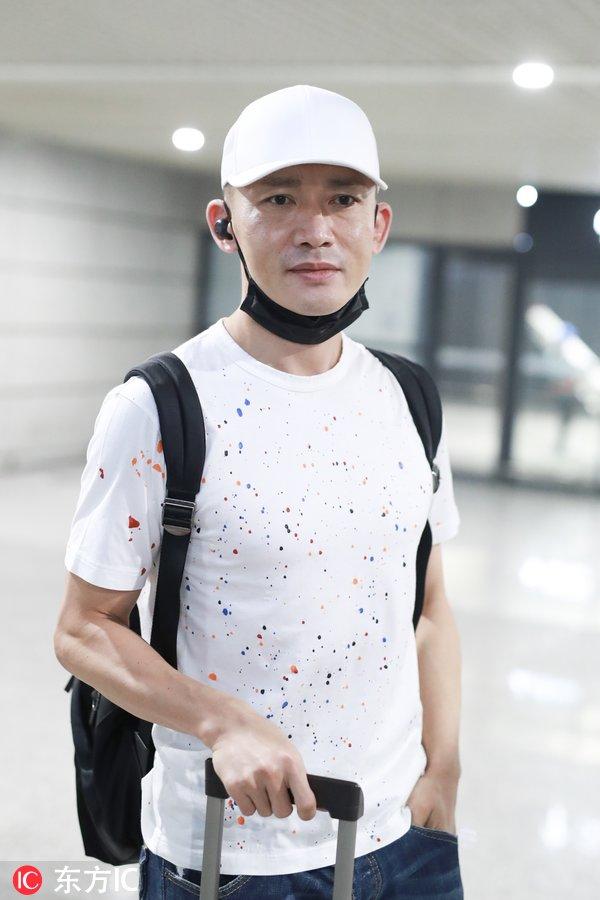 聂远与娇妻秦子越十指相扣现身,“大猪蹄子”现实中简直超宠妻