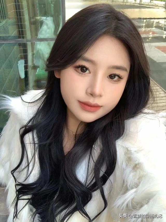 被赵露思的“韩式波浪卷”惊艳了!精致有气质,太适合圆脸了吧