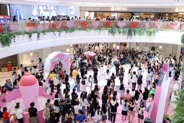 排队两小时只为一杯柠檬茶，柠季“柠宝节”魅力何在？