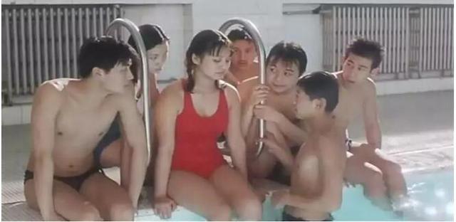 俄罗斯高分爽片！微胖美女为追回健身男友减肥，最后却爱上小胖哥