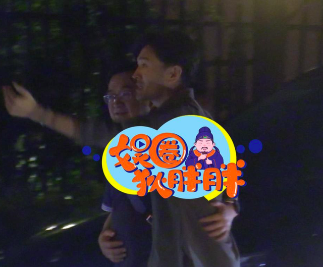 戏骨聚餐！吴刚于小伟携夫人聚会，殷桃紧搂于小伟老婆好似闺蜜