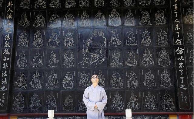 农村一小伙逆袭成富豪，上亿身家却抛妻弃子，跑到终南山剃度为僧